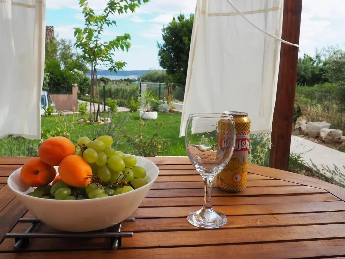 Kuca Za Odmor U Kastelima S Pogledom Na More Kastela