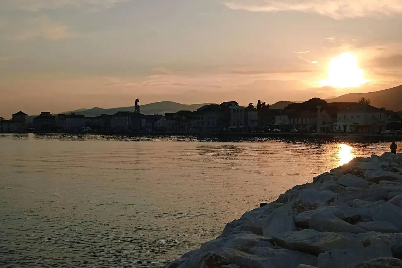 Kuca Za Odmor U Kastelima S Pogledom Na More Kastela Croatia